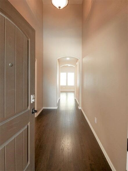 Foto del edificio - 417 Hackberry Dr