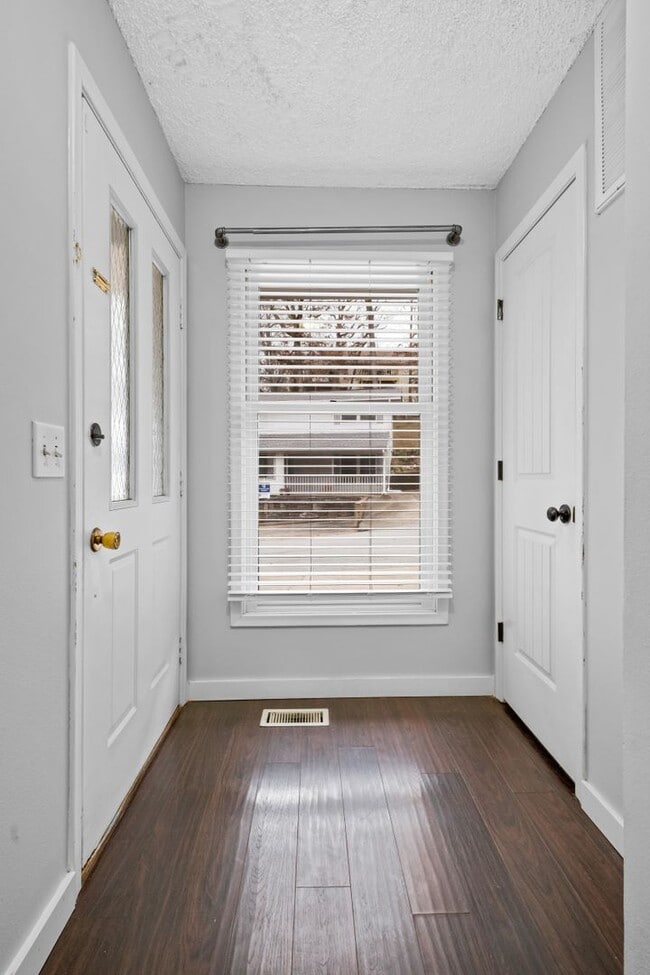 Building Photo - Wonderful Bella Vista Home!