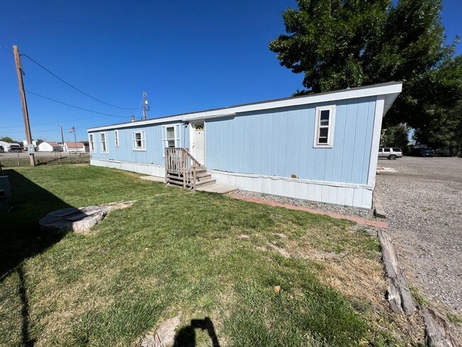 Building Photo - 3 Bedroom 2 Bath Trailer for Rent