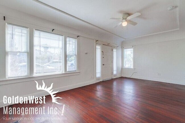 Building Photo - Charming 3Bdm 2Ba Home in the Normal Heigh...