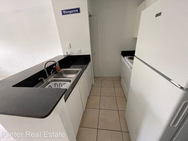 Building Photo - 1 br, 1 bath House - 4783 Via Palm Lake  117