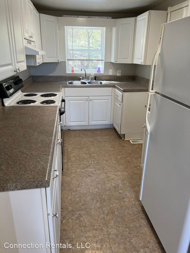 Building Photo - 3 br, 1 bath House - 309 Varnell Cedar St