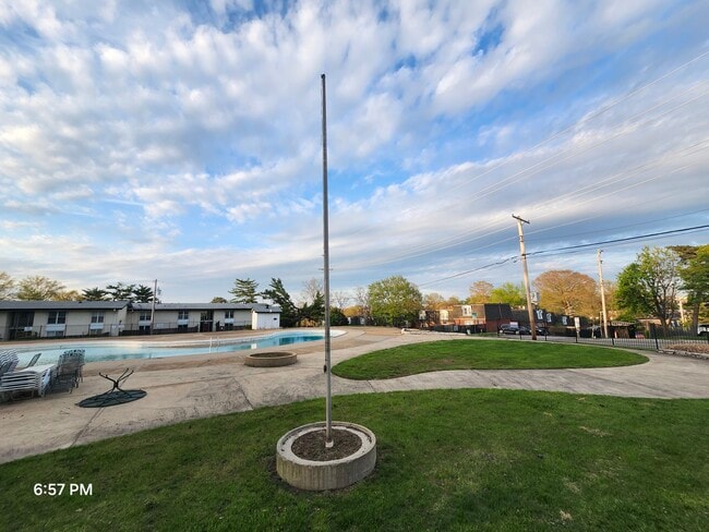 Building Photo - 10439 Briarbend Dr