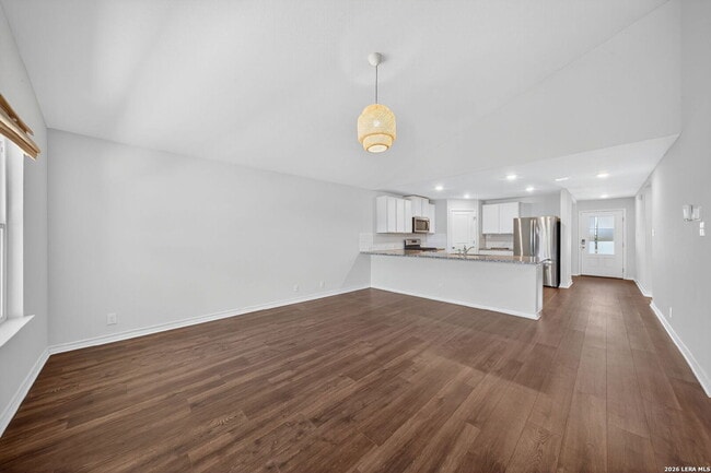 Building Photo - Open Floor Plan 4 Bed/2.5 Bath Home in Alamo Ranch