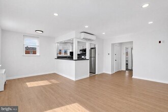 Building Photo - 1301 E Johnson St