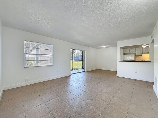 Building Photo - 2569 N Alafaya Trail