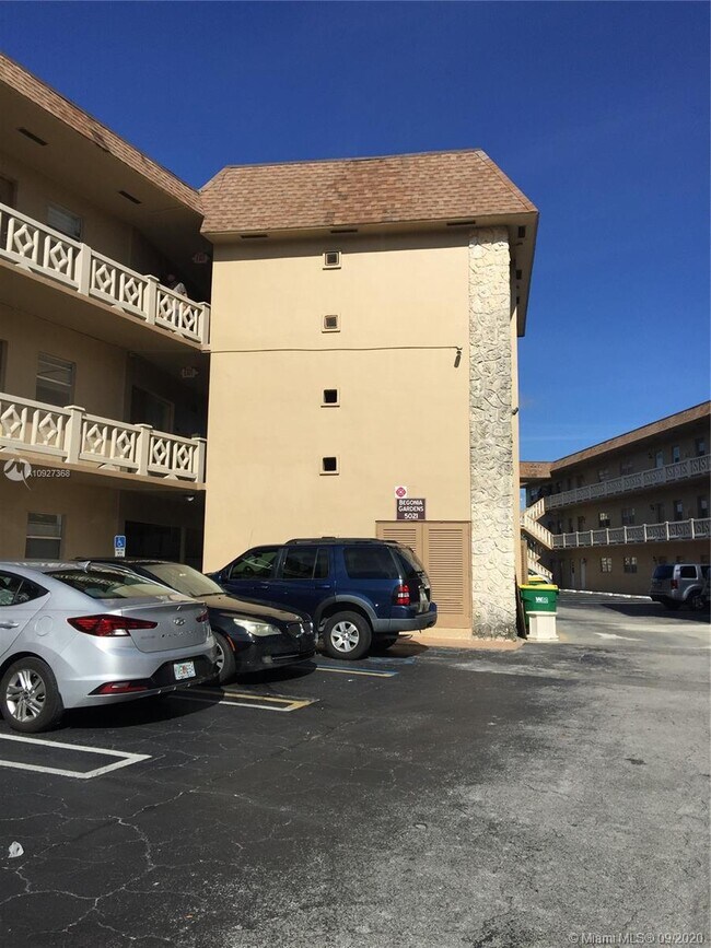 Foto del edificio - 5021 W Oakland Park Blvd