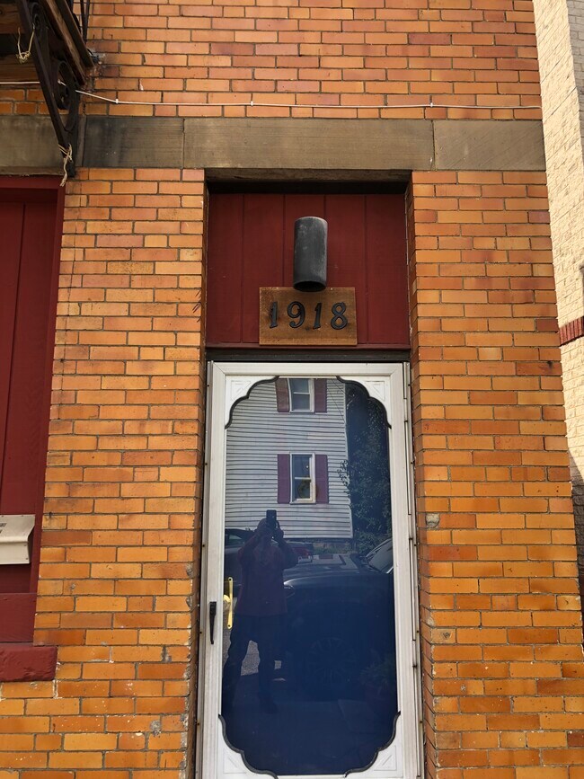 Foto del edificio - 1918 E 123rd St