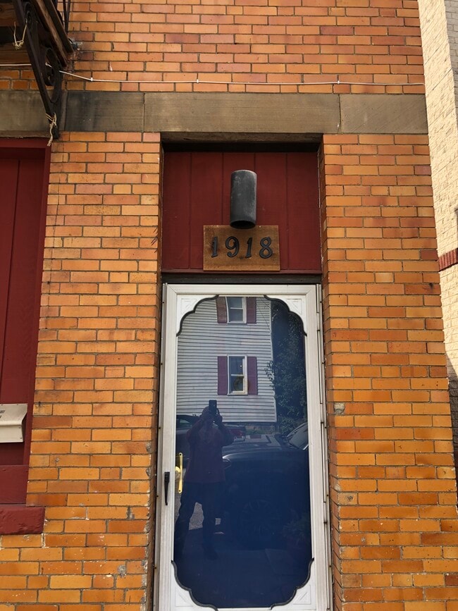 Building Photo - 1918 E 123rd St