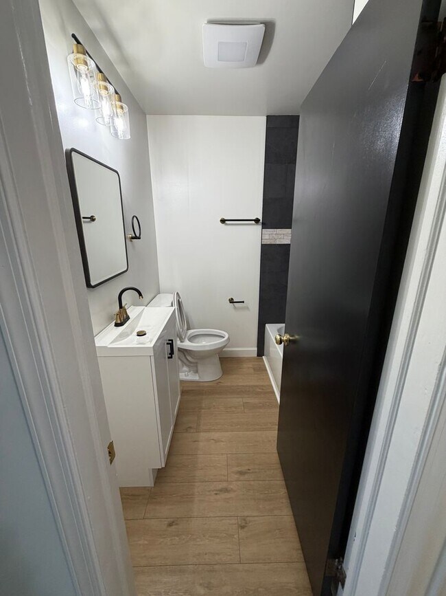 Building Photo - Brand new renovation 2bed 1.5bath