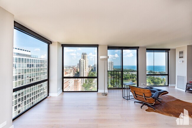Foto del edificio - Breathtaking 2 bed, 2 bath condo with Elev...