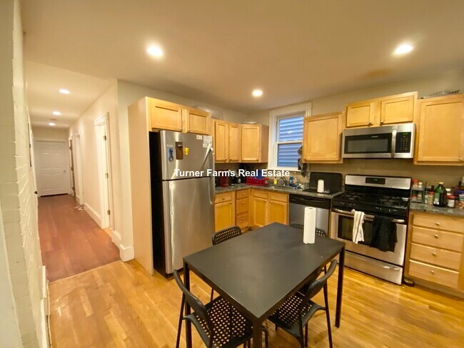 Building Photo - 38 Calumet St