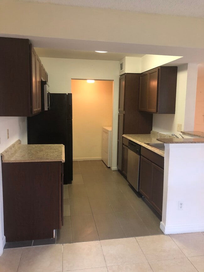 Building Photo - 11582 Westwood Blvd