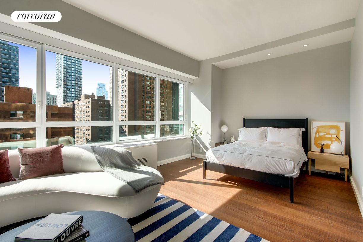 Foto principal - 200 E 94th St