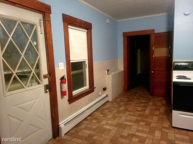Building Photo - 2 br, 1 bath House - 576 Burgess St 2 Unit 2