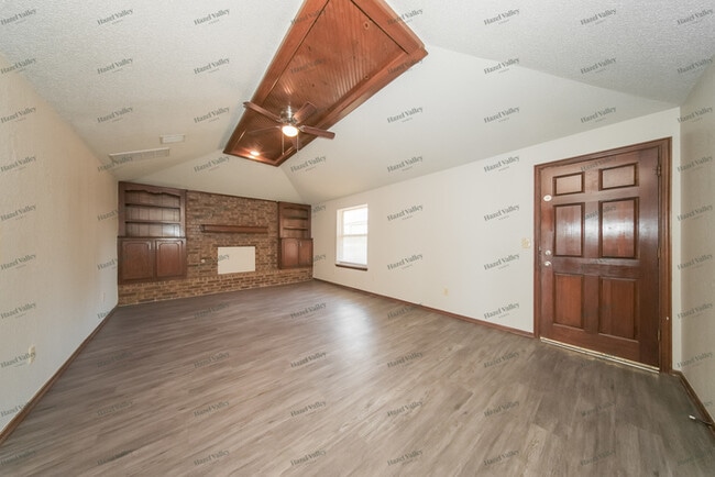Building Photo - 13312 Eastvalley Rd