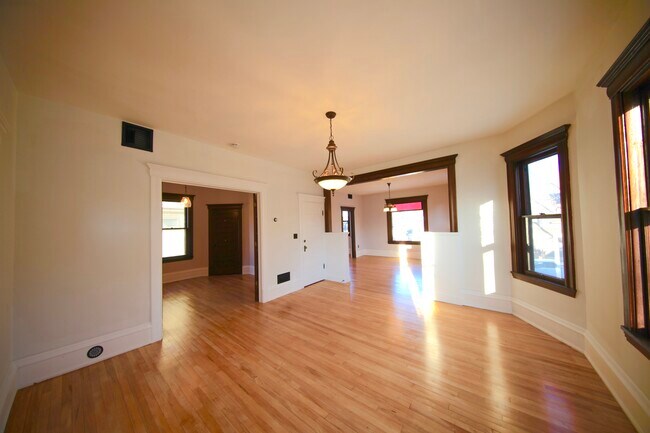 Foto principal - 1334 Monroe St NE