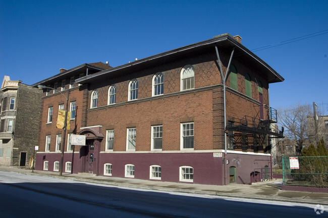 Building Photo - 2150 W North Ave