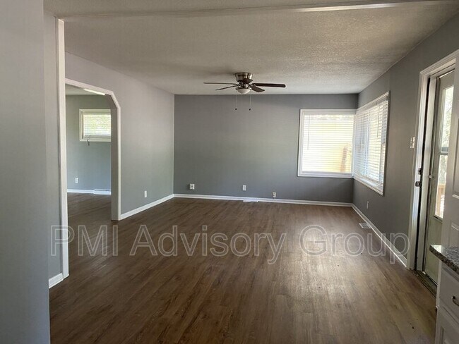 Building Photo - 3420 SW Plass Ave