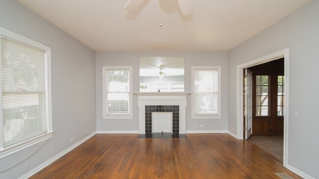 Foto del edificio - SPACIOUS MAHNCKE PARK DUPLEX
