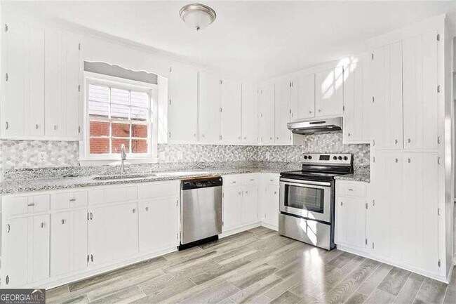 Foto del edificio - 5232 Ridge Forest Dr