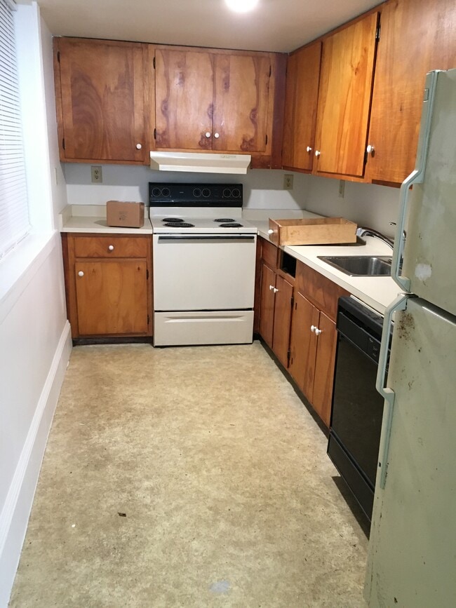 Building Photo - 208 De Montfort Ave