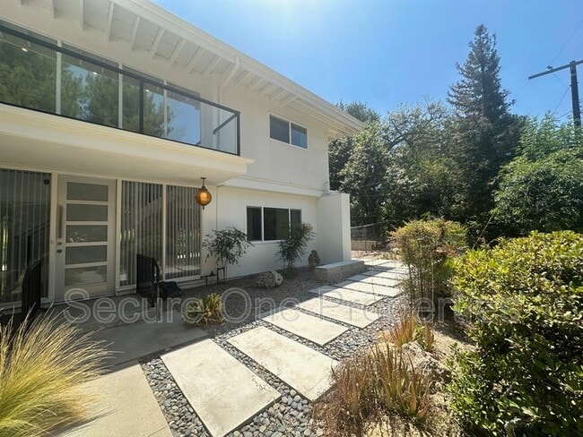 Building Photo - 4654 Galendo St