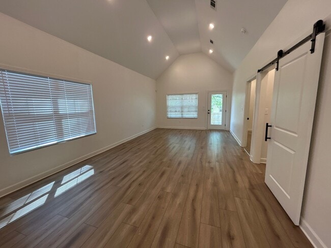 Foto del edificio - 244 Linden St
