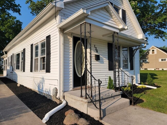 Building Photo - 136 E Edwards