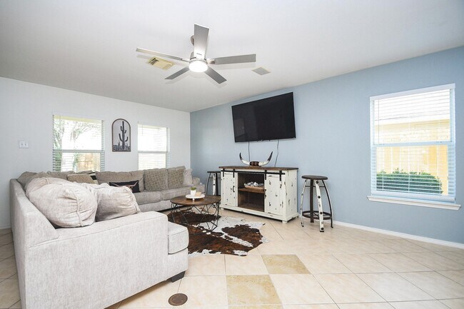 Building Photo - 20506 Lantern Springs Ln