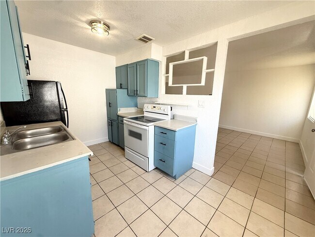 Foto del edificio - 2030 Sunrise Ave