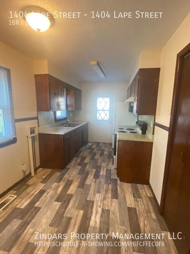 Foto del edificio - 1 bedroom first floor brick duplex apartme...
