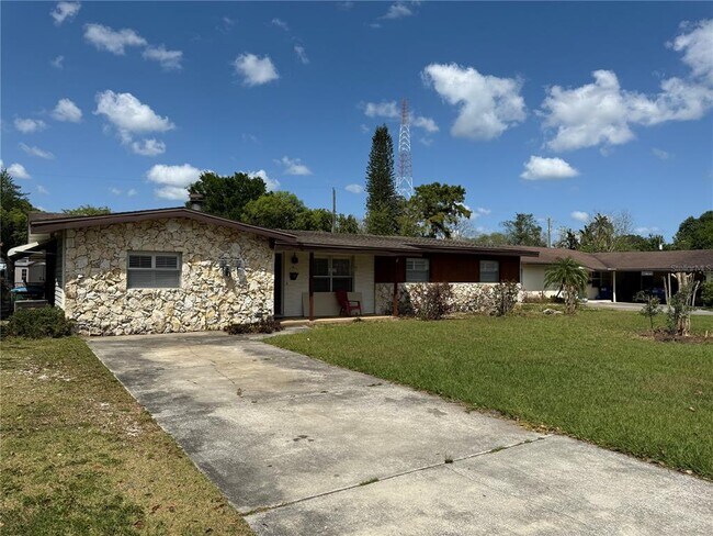 Building Photo - 2101 Oakhurst Ave