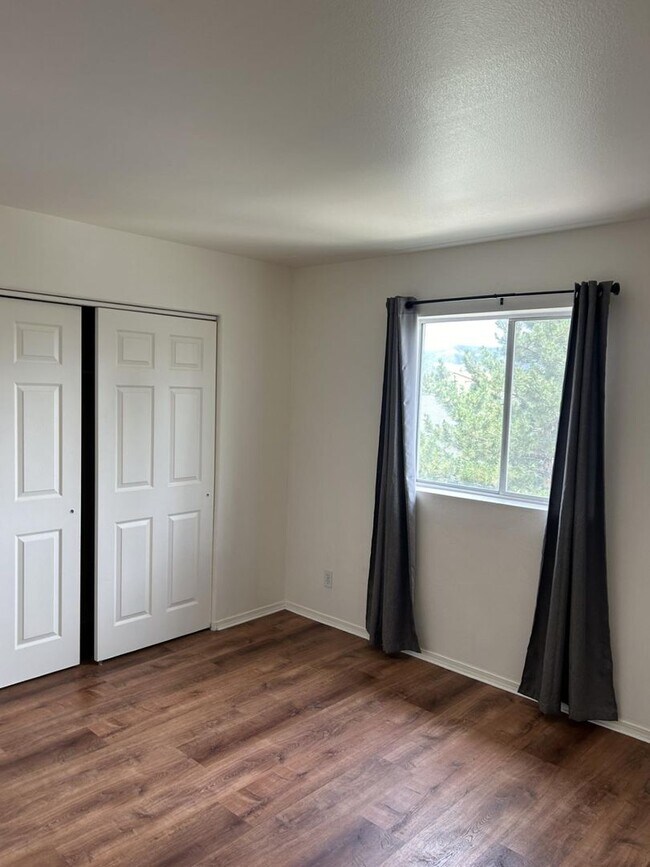 Foto del edificio - This fully remodeled 2 bedroom, 2 bath con...