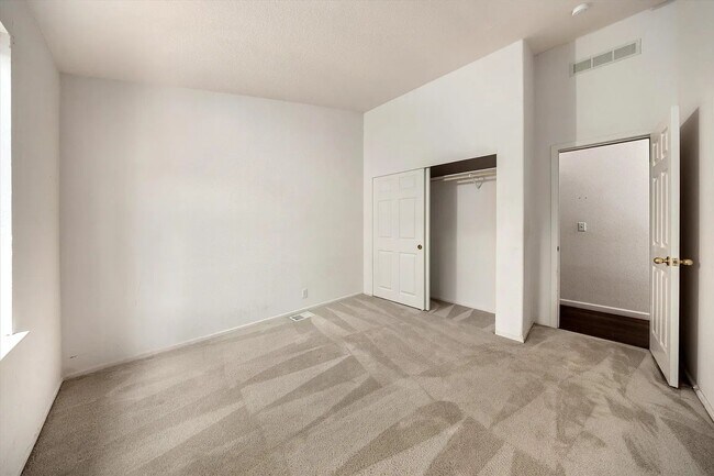 Foto del edificio - 3831 Crescent Dr