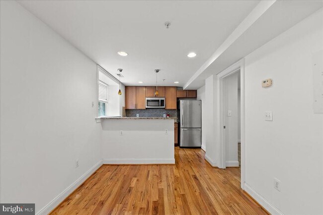 Foto del edificio - 739 Newton Pl NW