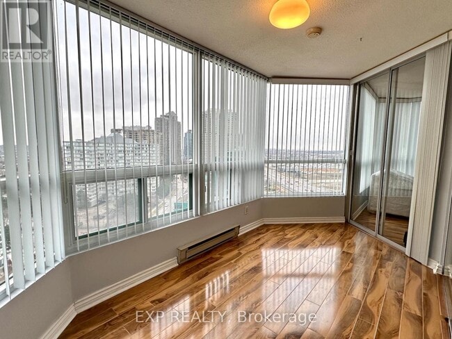 Photo du bâtiment - 4450-4450 Tucana Ct
