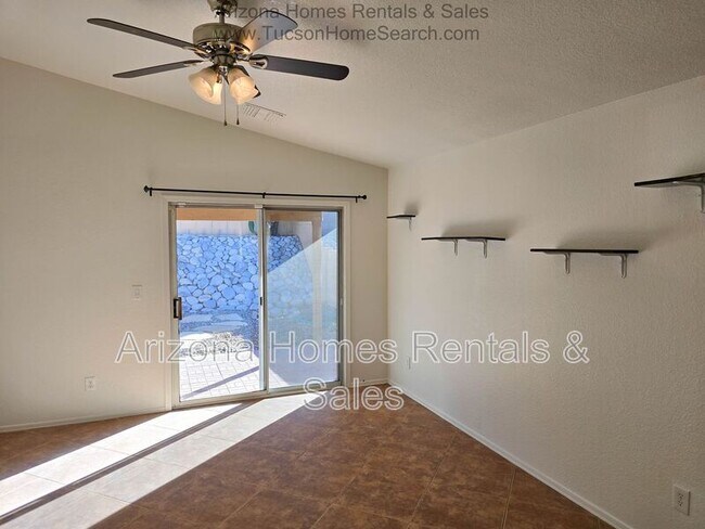 Foto del edificio - 7891 S Lennox Ln