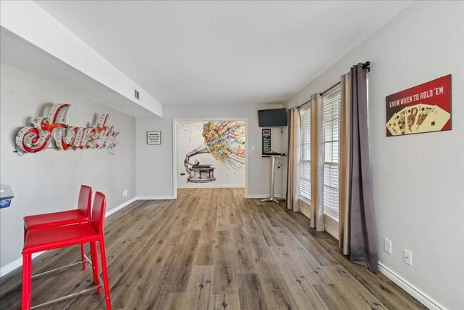 Foto del edificio - 1705 Pebble Brook Dr