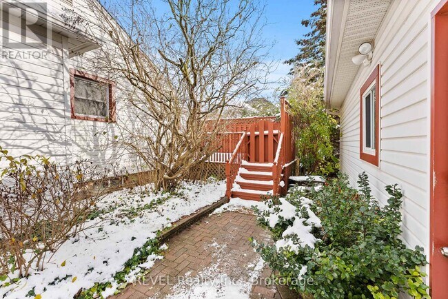 Photo du bâtiment - 7962 Booth St