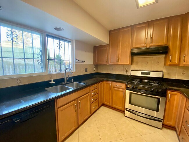 Foto del edificio - PQ ONE LEVEL  4 Bedroom Granite Kitchen  G...
