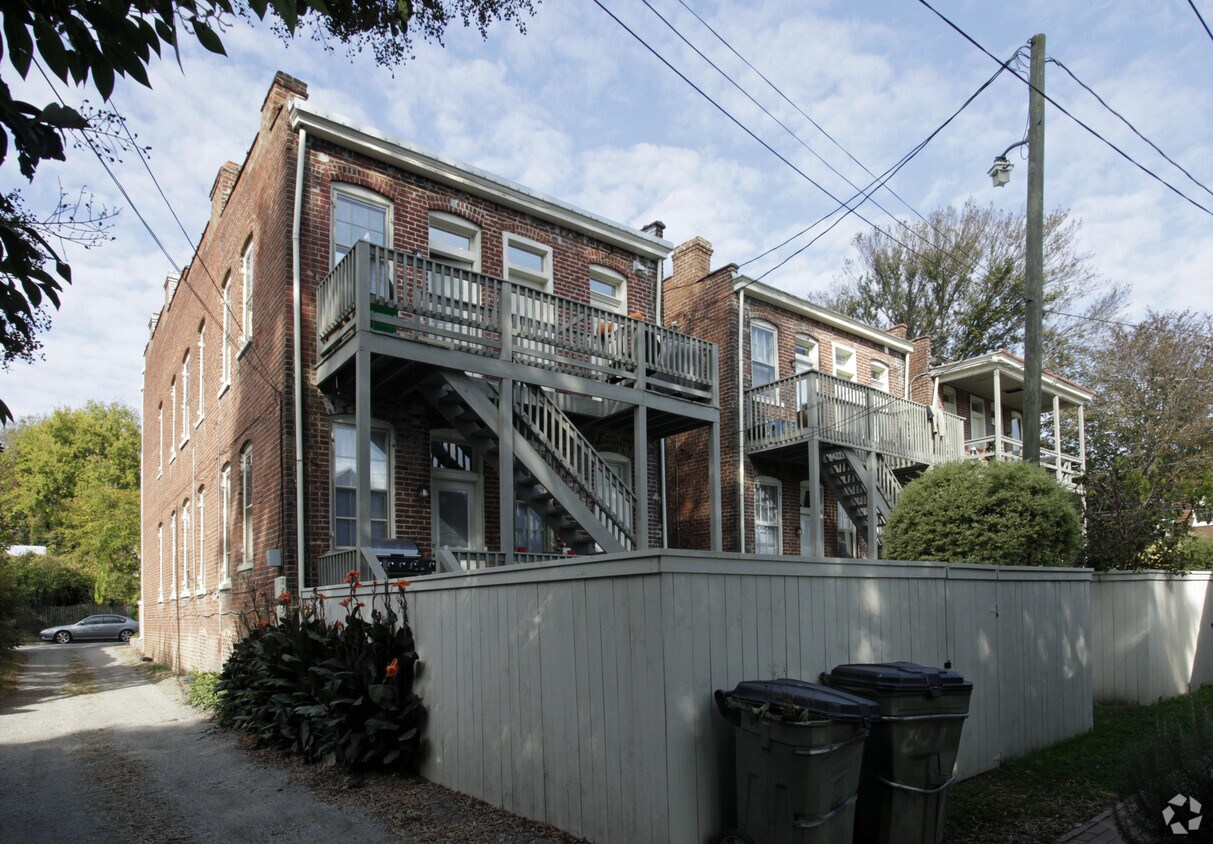 Building Photo - 201-205 N Davis Ave