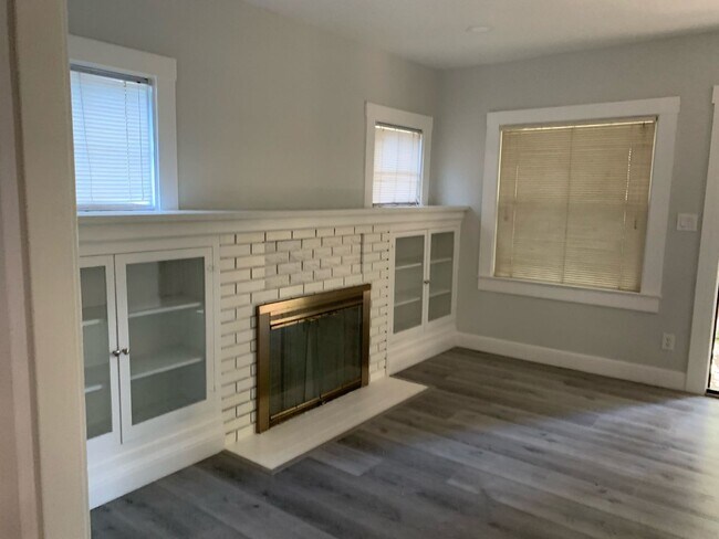Foto del edificio - SINGLE FAMILY HOME READY FOR MOVE IN!!! LO...