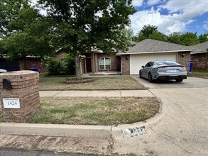 Building Photo - 1424 Teakwood Dr