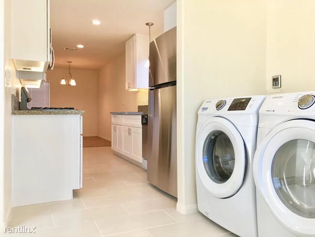 Foto del edificio - 4 br, 2 bath House - 1255 Grove Ave