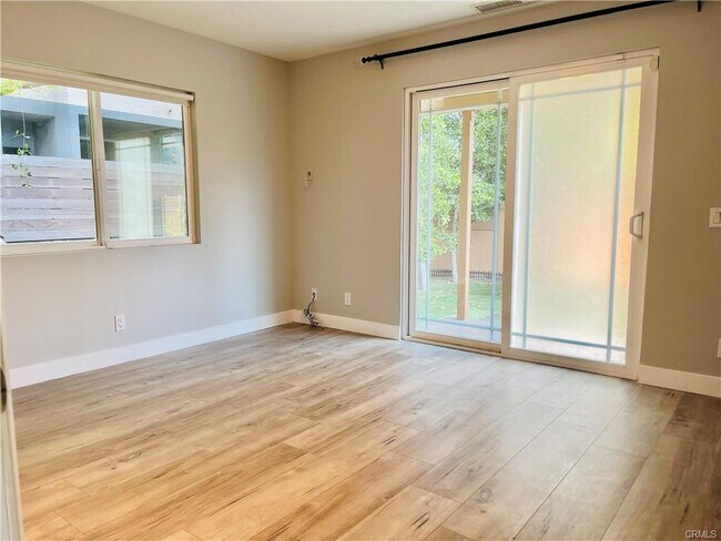 Foto del edificio - 15283 Valley Vista Blvd