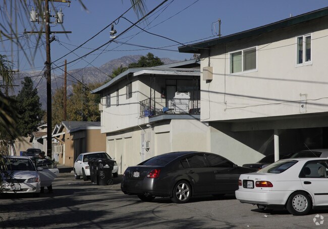 Building Photo - 737 N Palmetto Ave