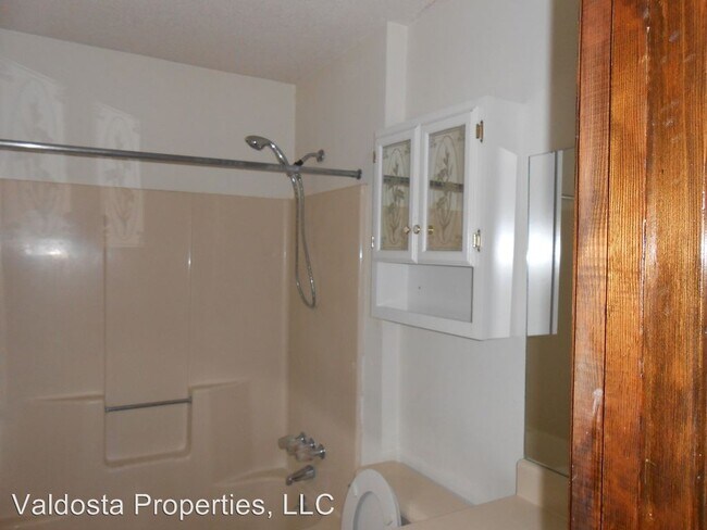 Foto del edificio - 2 br, 2 bath Apartment - 6107 Vinnie Drive