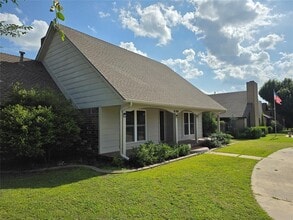 Building Photo - 8100 N Bridgeport Ln