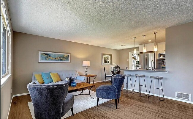 Building Photo - Adorable Kirkland rambler